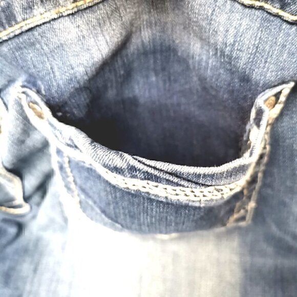 BKE Harper EUC Women's 6 Curvy Embroidered Hand Sanded and  BPL1107 Crop Jeans - Picture 15 of 15